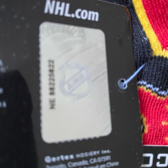 Calgary Flames 0-9 mths Cotton NWT (12 pair 3x4pairs) - Picture 4 of 4